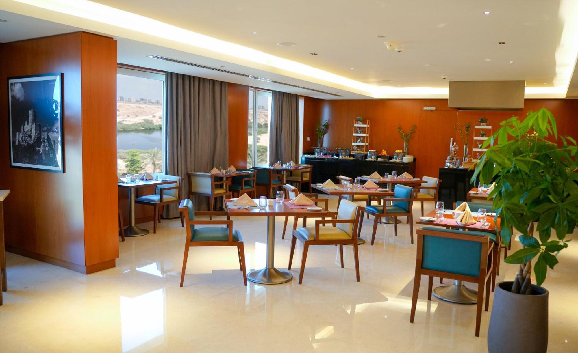 Crowne Plaza Muscat Ocec By Ihg Hotel Eksteriør billede